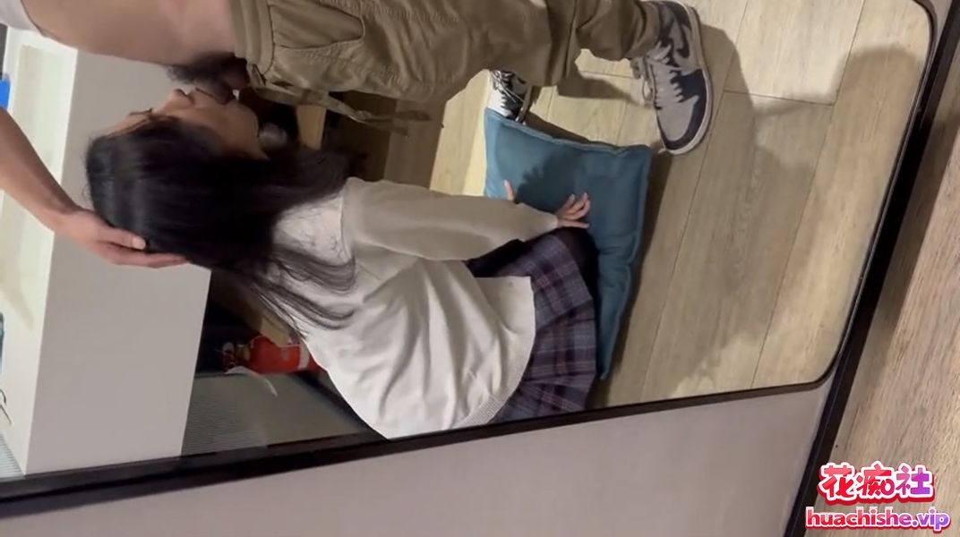 00后学妹 曾嘉仪 和老师楼道偷情视频精彩截图07