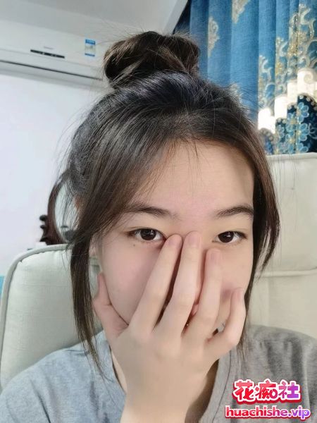 调教南京女大学妹 看起来挺文静床上骚精彩截图01