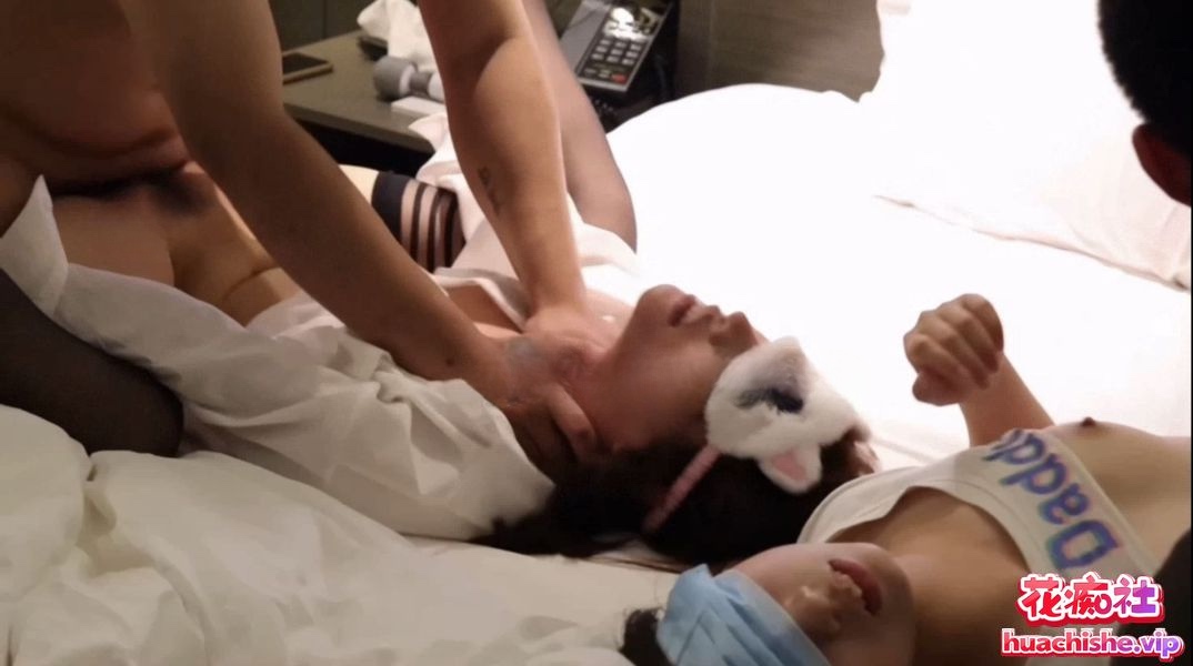 醉奶逃逸@NameHeQi 双萝莉调教精彩截图07