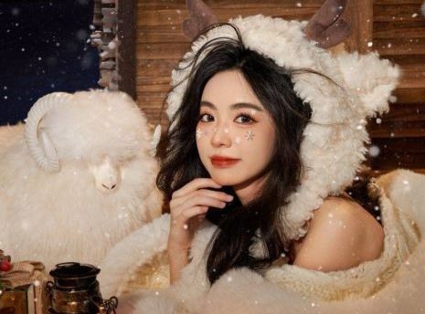 泄密 颜值美女圣诞节面基大叔网友酒店开房 [1v6p+571M]