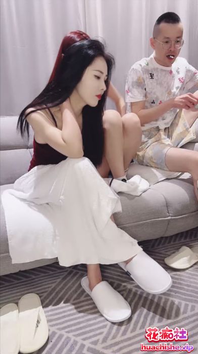 主播【20岁纯情美女】视频精彩截图13