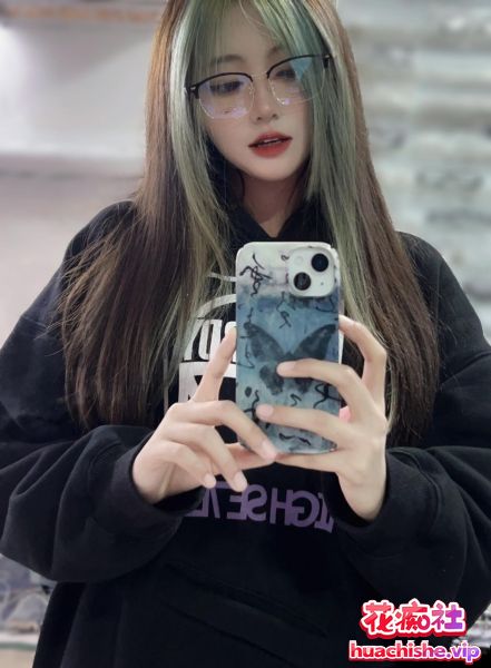 2025年三位女学霸裸贷视频泄密精彩截图02