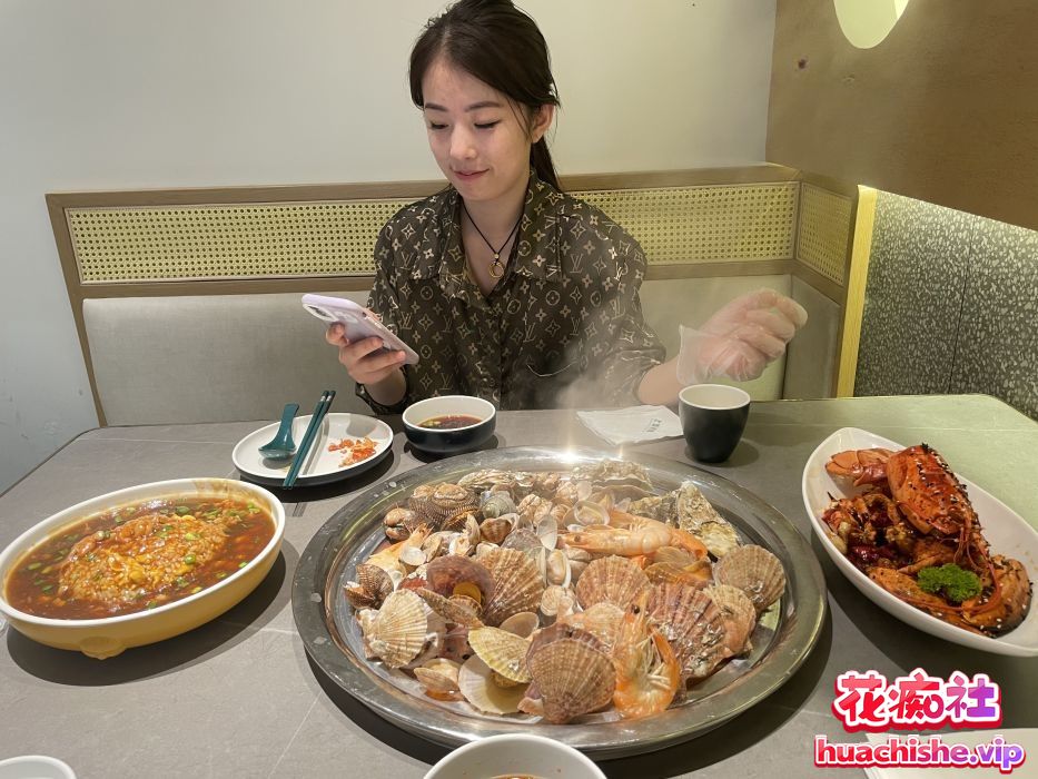 泄密 准新娘薛X被未婚夫婚床上爆操 浓精颜射 [7v+2.38G]