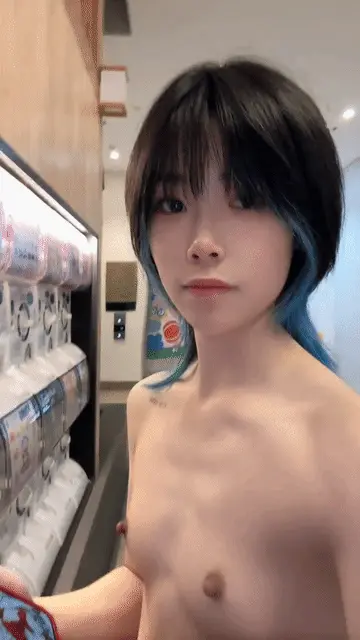 夕暮大尺度喝尿露出口交啪啪视频精彩截图08