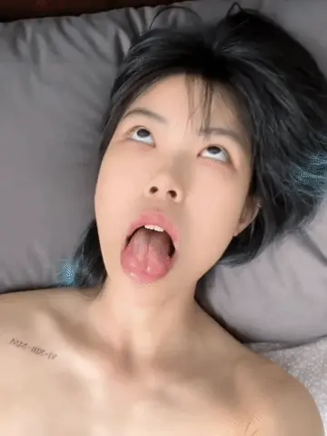 夕暮大尺度喝尿露出口交啪啪视频精彩截图02