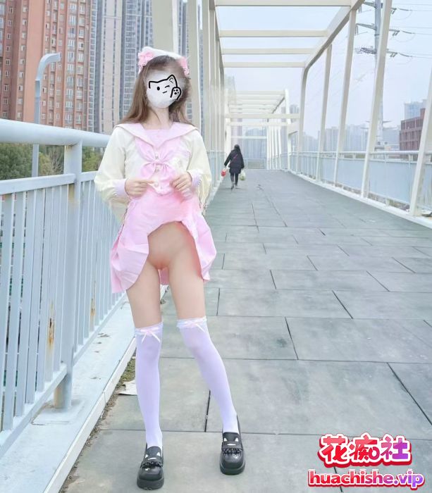 顶级Cos白虎萝莉 崽崽 露出自慰啪啪精彩截图07