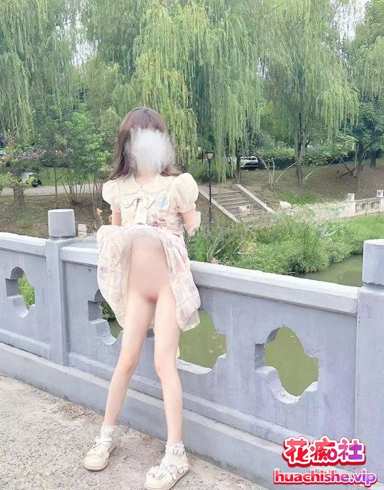 顶级Cos白虎萝莉 崽崽 露出自慰啪啪精彩截图09