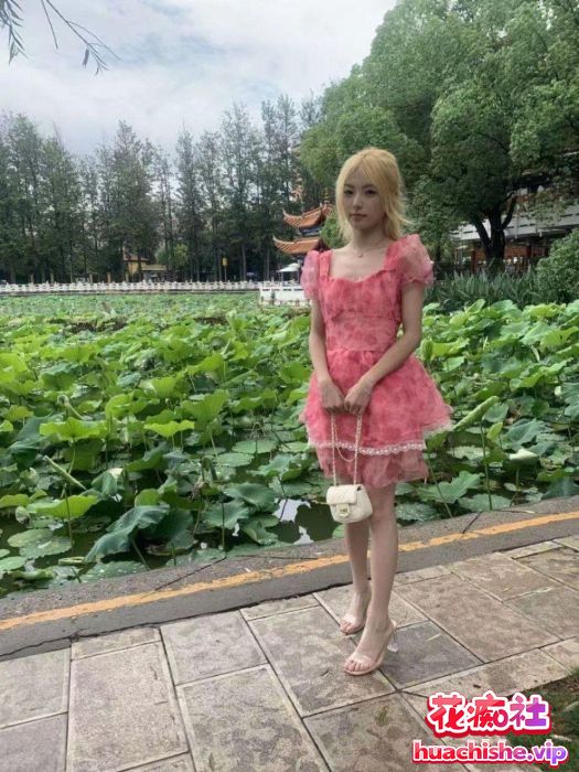 泄密 女大学生吕佳慧 被金主爸爸包养成小母狗精彩截图08
