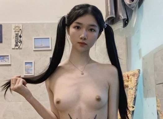 极品泄密 南京女大私拍被摄影师泄露 [4v32p+28M]