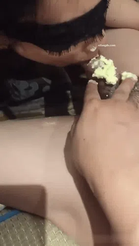 顶级绿帽原创夫妻彩霞乱交视频精彩截图02