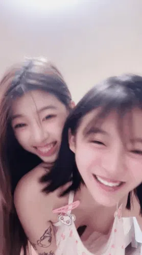 顶级新人源源 最美校花下海直播精彩截图03