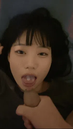 大学生究极反差在读眼镜妹不雅自拍流出精彩截图04