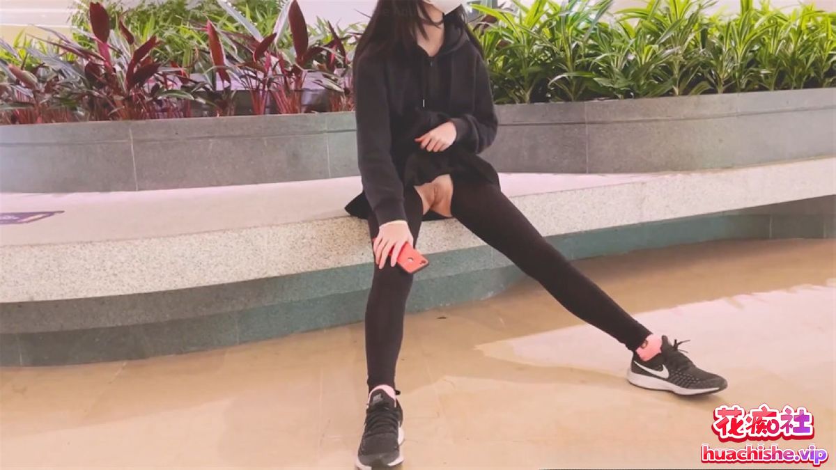 新加坡博主MoriyaExhibit 户外大胆露出精彩截图12