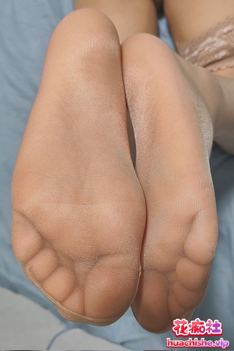 推特丝袜控淫妻 丸子WQJINLI 足交精彩截图04