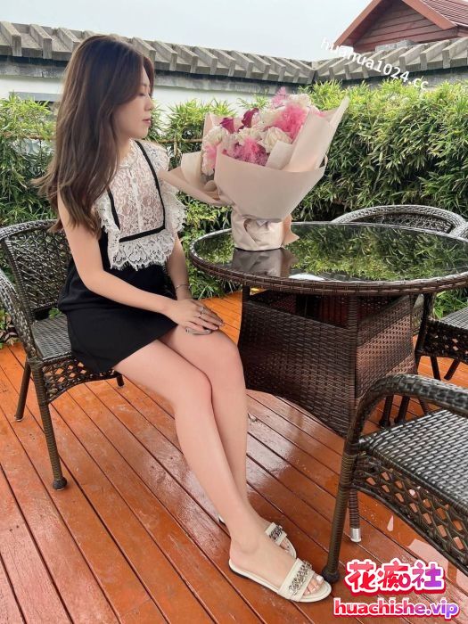 美女同事被大佬各种玩弄调教精彩截图04