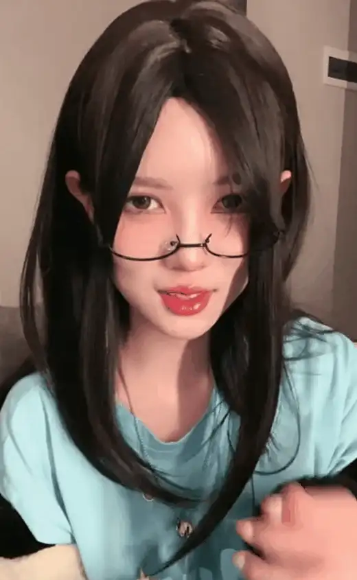 玩物美女主播托尔 红绿灯玉足视频精彩截图01