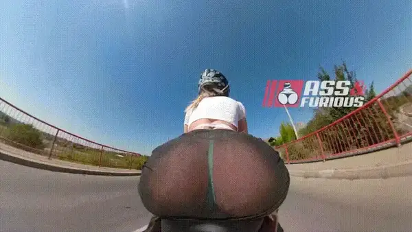 超色大屁股女骑Assfuri 各种露出发骚骑车精彩截图05