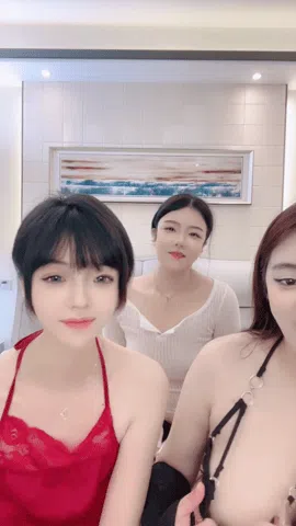 小白兔双飞 新人下海闺蜜双飞啪啪精彩截图06