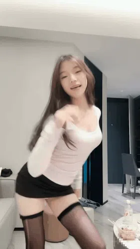 超清纯美女校花 巴拉小妹 下海三点裸舞精彩截图01