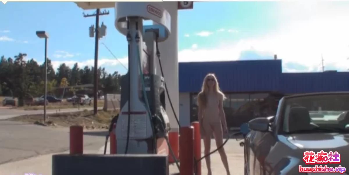 Nude-re-public专挑有人的地方人前露出精彩截图02