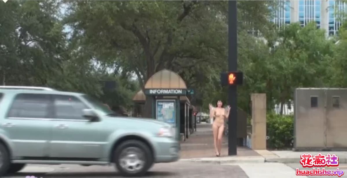 Nude-re-public专挑有人的地方人前露出精彩截图03