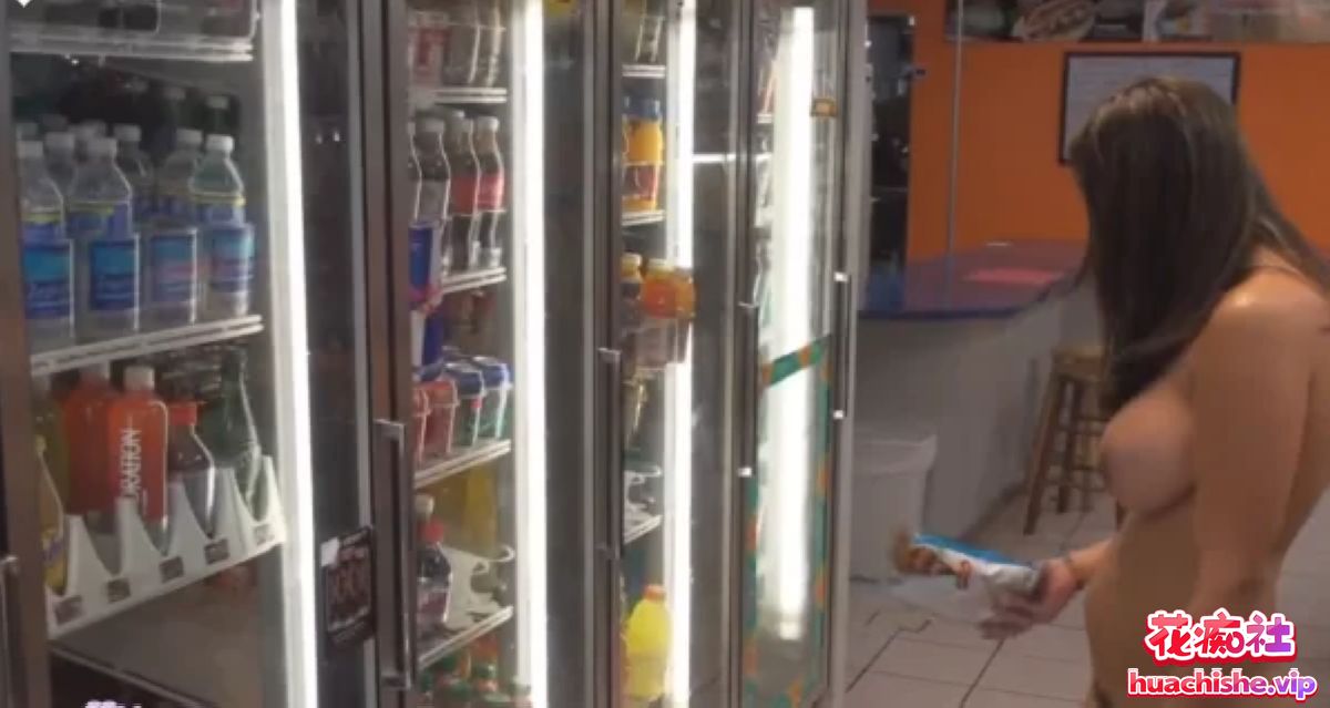 Nude-re-public专挑有人的地方人前露出精彩截图04