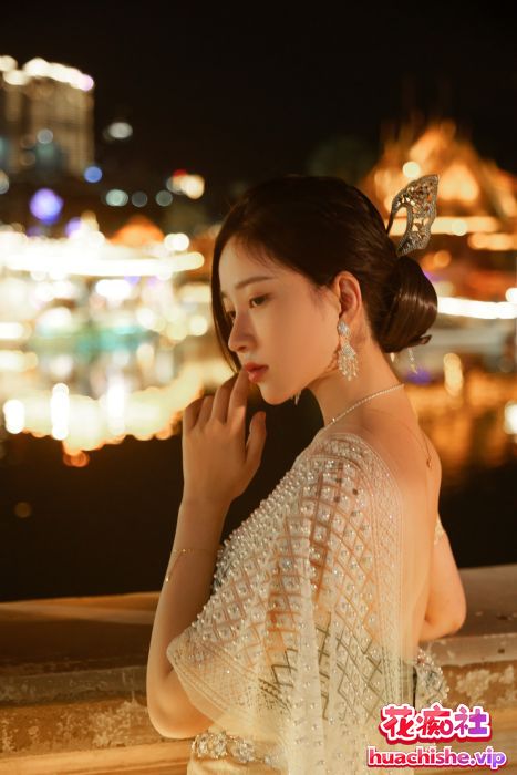 极品巨乳女神 年年 大尺度写真精彩截图12