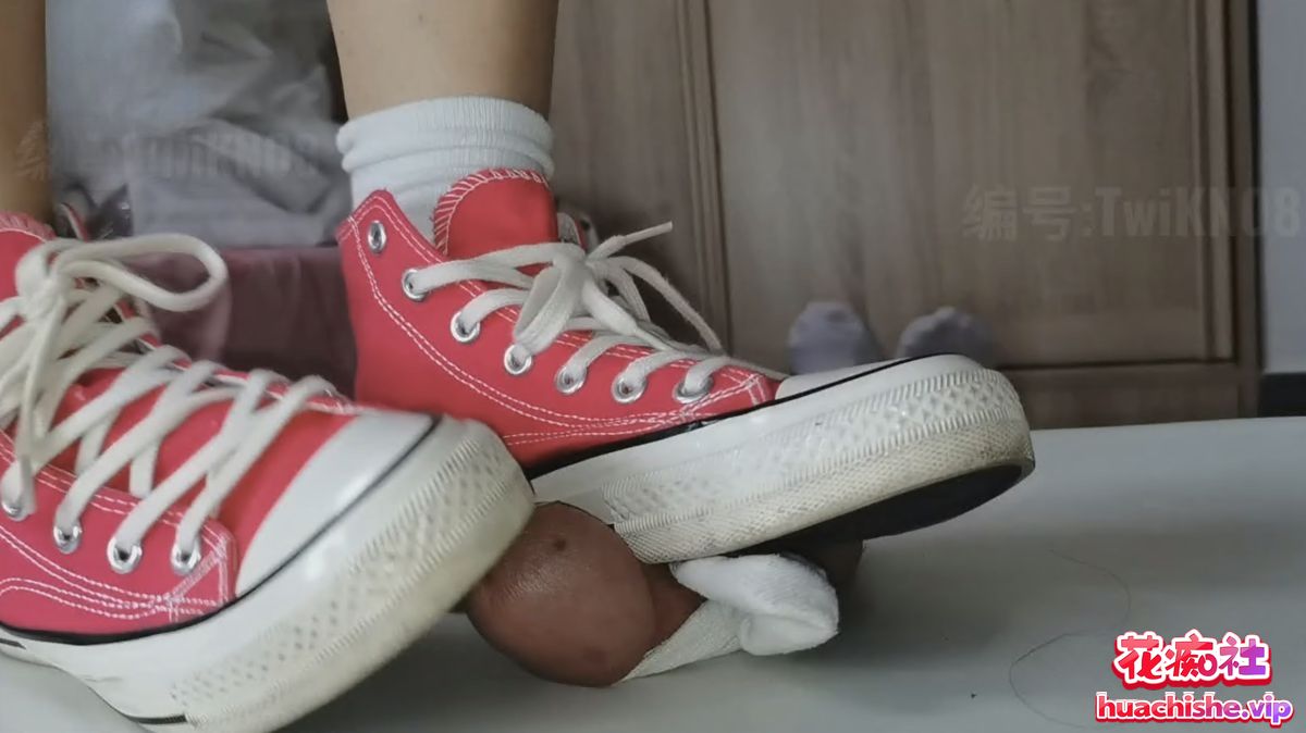 踩鸡奴 恋足踩踏鞋交足交精彩截图05