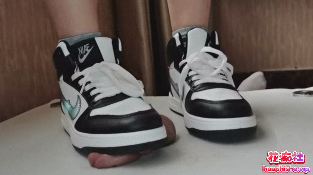 踩鸡奴 恋足踩踏鞋交足交精彩截图06