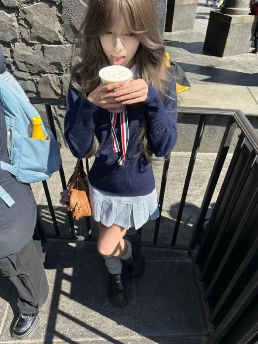 赵思珊 摩天轮啪啪+日常车震口交精彩截图02