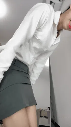 长腿骚母狗施施/湿湿 道具自慰精彩截图06