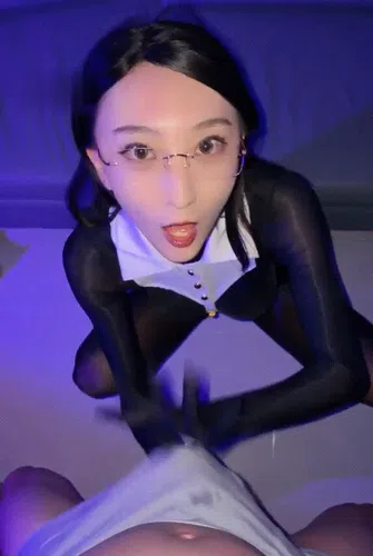 阿黑颜长腿御姐 懿神Sama 10月直播精彩截图06