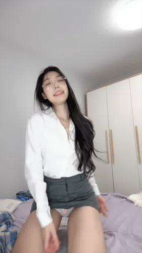 长腿骚母狗施施/湿湿 6.13-8.2黑丝道具直播精彩截图08