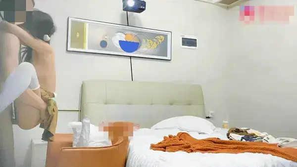 杏吧周星星2-约了一个刚成年的JK萝莉萌妹子精彩截图02