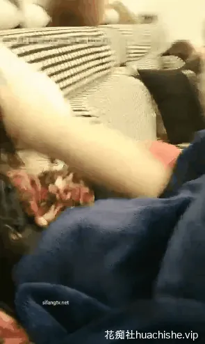 极品美少妇 骚玫瑰 在家人面前自慰高潮喷潮精彩截图09