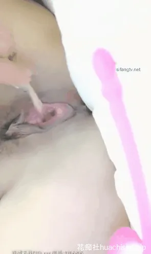 极品美少妇 骚玫瑰 在家人面前自慰高潮喷潮精彩截图02