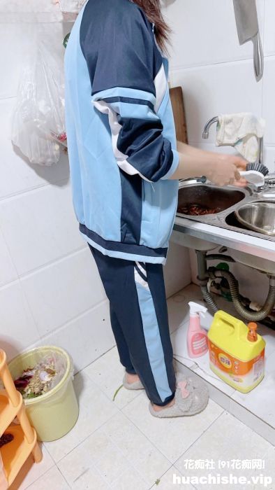 海角乱伦18岁长腿女儿丽丽 视频精彩截图11
