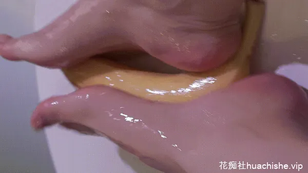 抖音擦边福利姬 小羊蛋卷 白丝足控足交精彩截图11