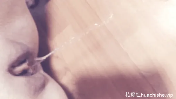 雪糕酱 三寸萝莉闺蜜大尺度潮吹喷水精彩截图04