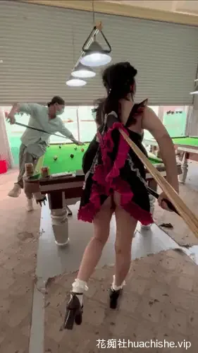 TonyJ和贝贝 清纯女神各种场所极限露出精彩截图12