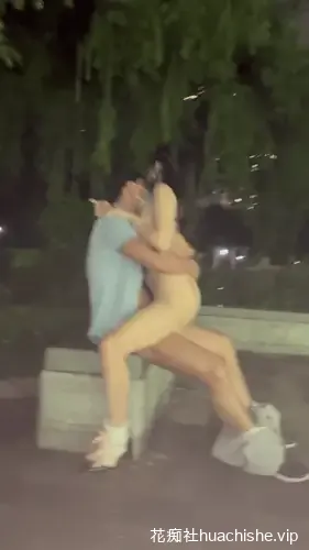 TonyJ和贝贝 清纯女神各种场所极限露出精彩截图16