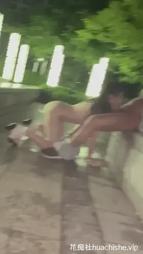 TonyJ和贝贝 清纯女神各种场所极限露出精彩截图17
