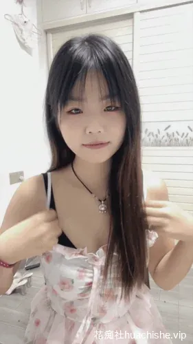 落落爱睡觉 甜美邻家虎牙嫩妹道具自慰直播精彩截图04