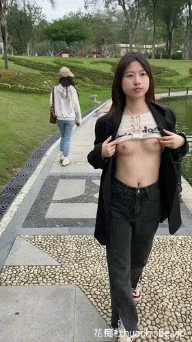 广东珠海夫妻 母狗欢欢 户外露出调教啪啪群P精彩截图02