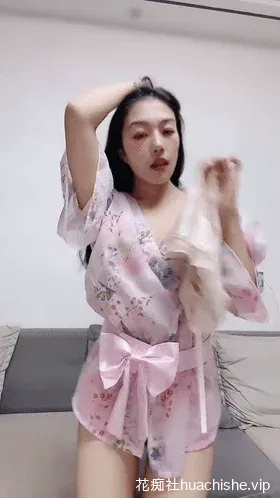 纯美少妇 南方的表妹 自慰直播精彩截图02