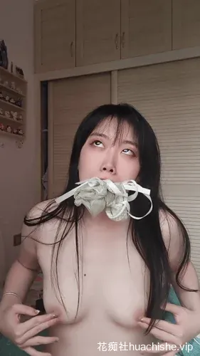 反差粉鲍眼镜嫩妹 曼z 直播视频精彩截图09