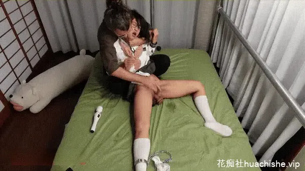 禽兽欧美老头草亚裔萝莉FlameHEL 极品SM性爱大片被操哭精彩截图07