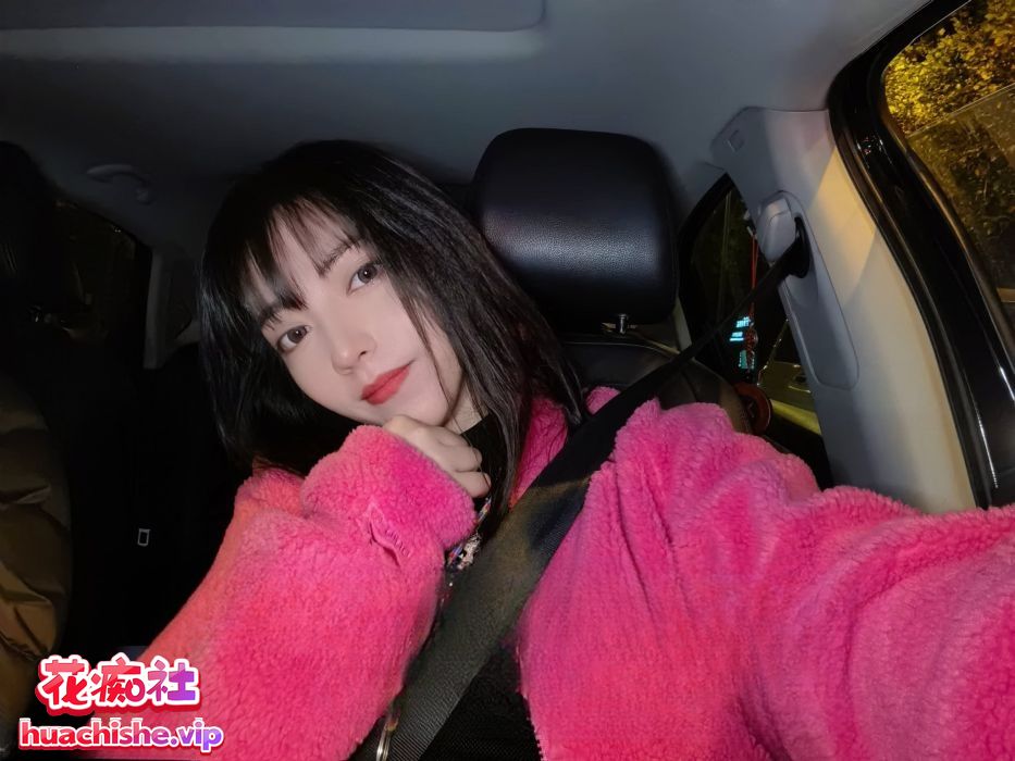 极品巨乳女神WisdomZ酒月调教自拍精彩截图17