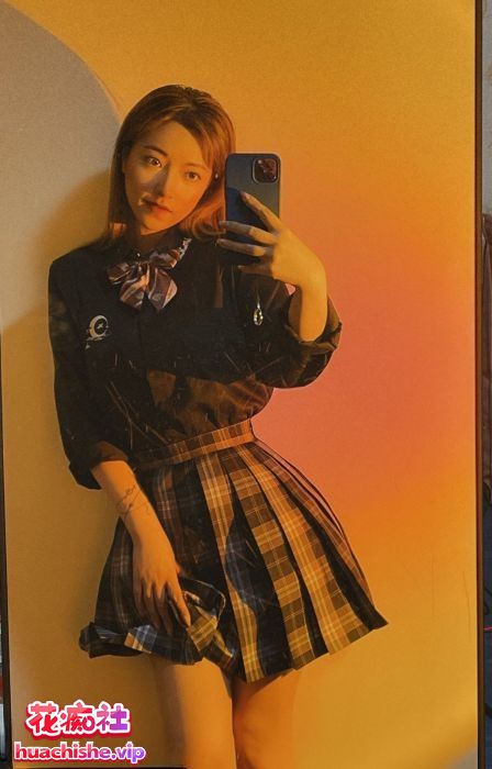 极品巨乳女神WisdomZ酒月调教自拍精彩截图18