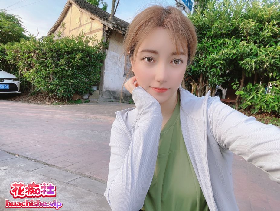 极品巨乳女神WisdomZ酒月调教自拍精彩截图19